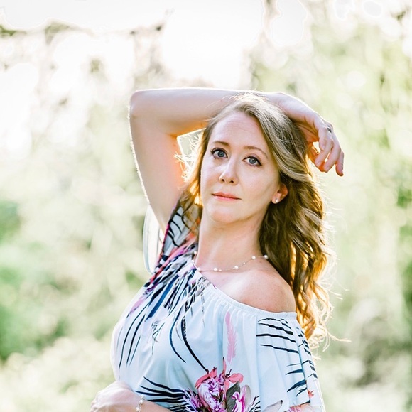 Meet your Posher, Kaitlin - Picture 2 of 2